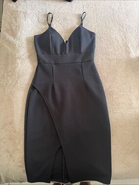Elegant Black Midi Dress with Spaghetti Straps
